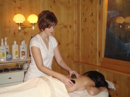 Hotel Viktoria Eden อาเดลโบเดิน ภายนอก รูปภาพ