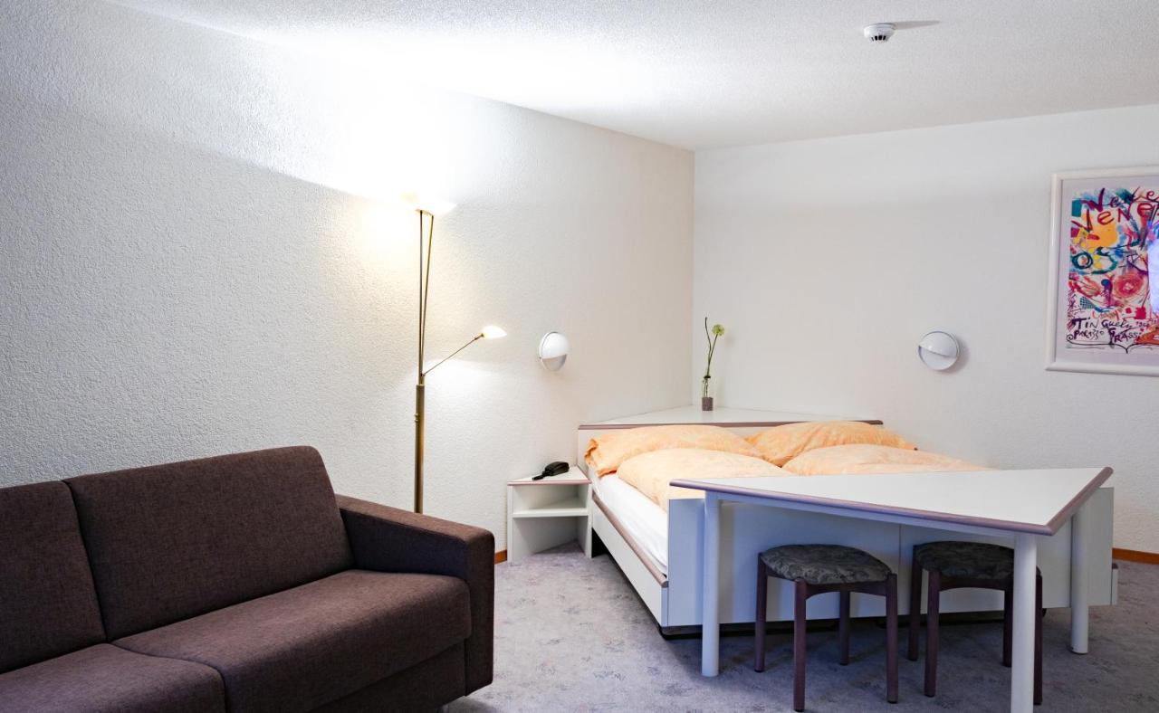 Hotel Viktoria Eden อาเดลโบเดิน ภายนอก รูปภาพ