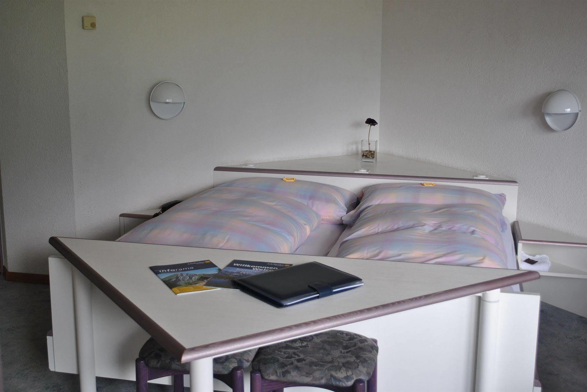 Hotel Viktoria Eden อาเดลโบเดิน ภายนอก รูปภาพ