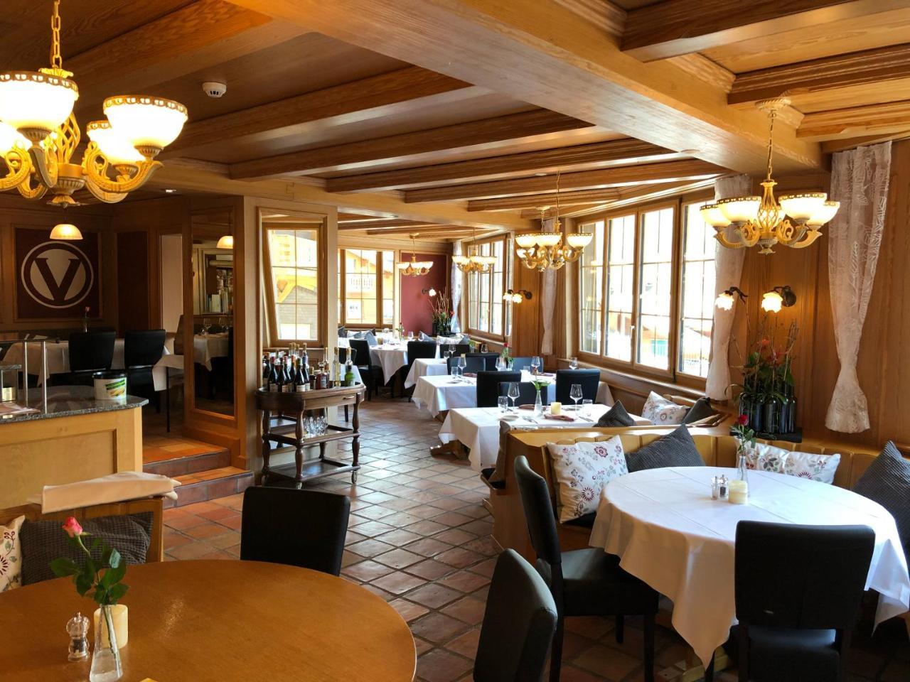 Hotel Viktoria Eden อาเดลโบเดิน ภายนอก รูปภาพ